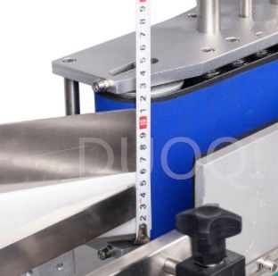 Πολλαπλής χρήσης αυτόματη στρογγυλή συσκευή επισήμανσης μπουκαλιών για τη χημική βιομηχανία
