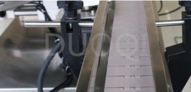 Πολλαπλής χρήσης αυτόματη στρογγυλή συσκευή επισήμανσης μπουκαλιών για τη χημική βιομηχανία